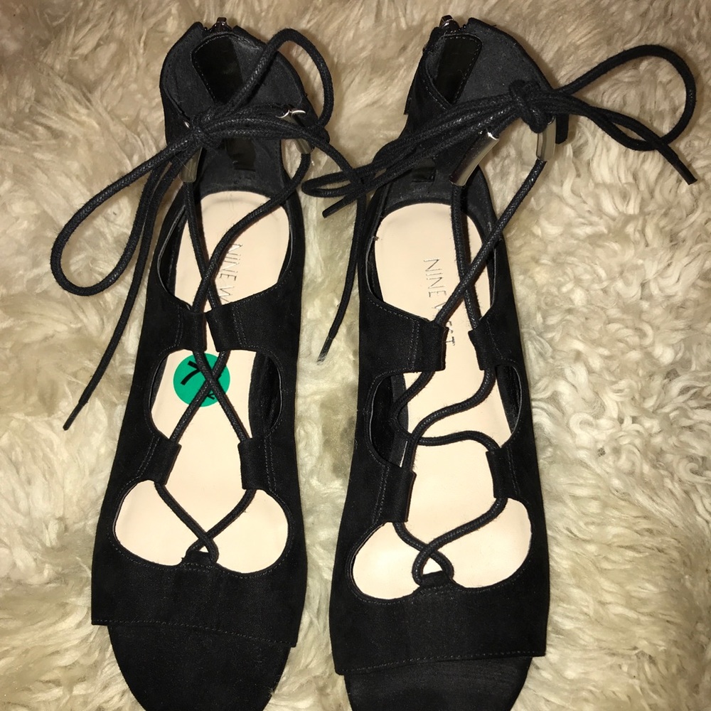 Nine West black strappy sandals. Size 7.5 (:
